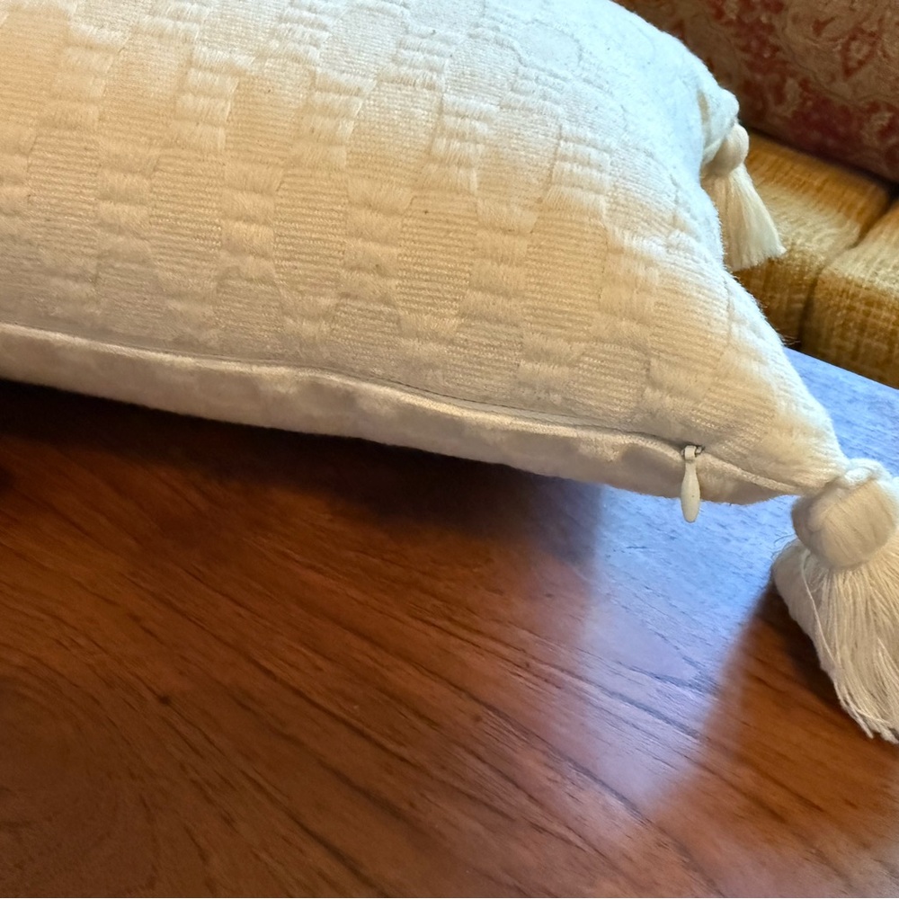 Archive New York Natural White Antigua Pillow - Picture 6 of 10
